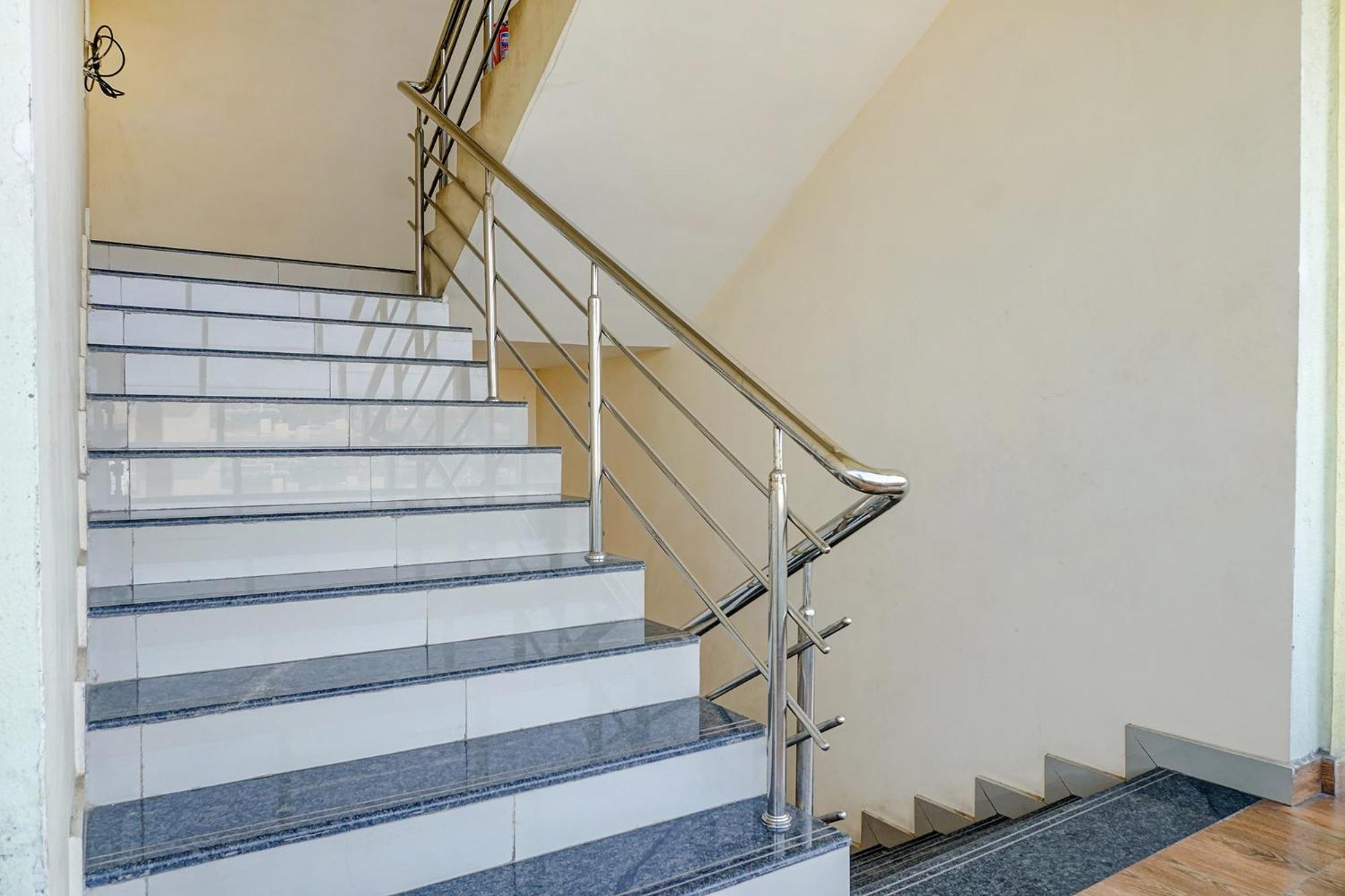 Talegaon Dabhade Fabexpress Vaishnav Inn מראה חיצוני תמונה