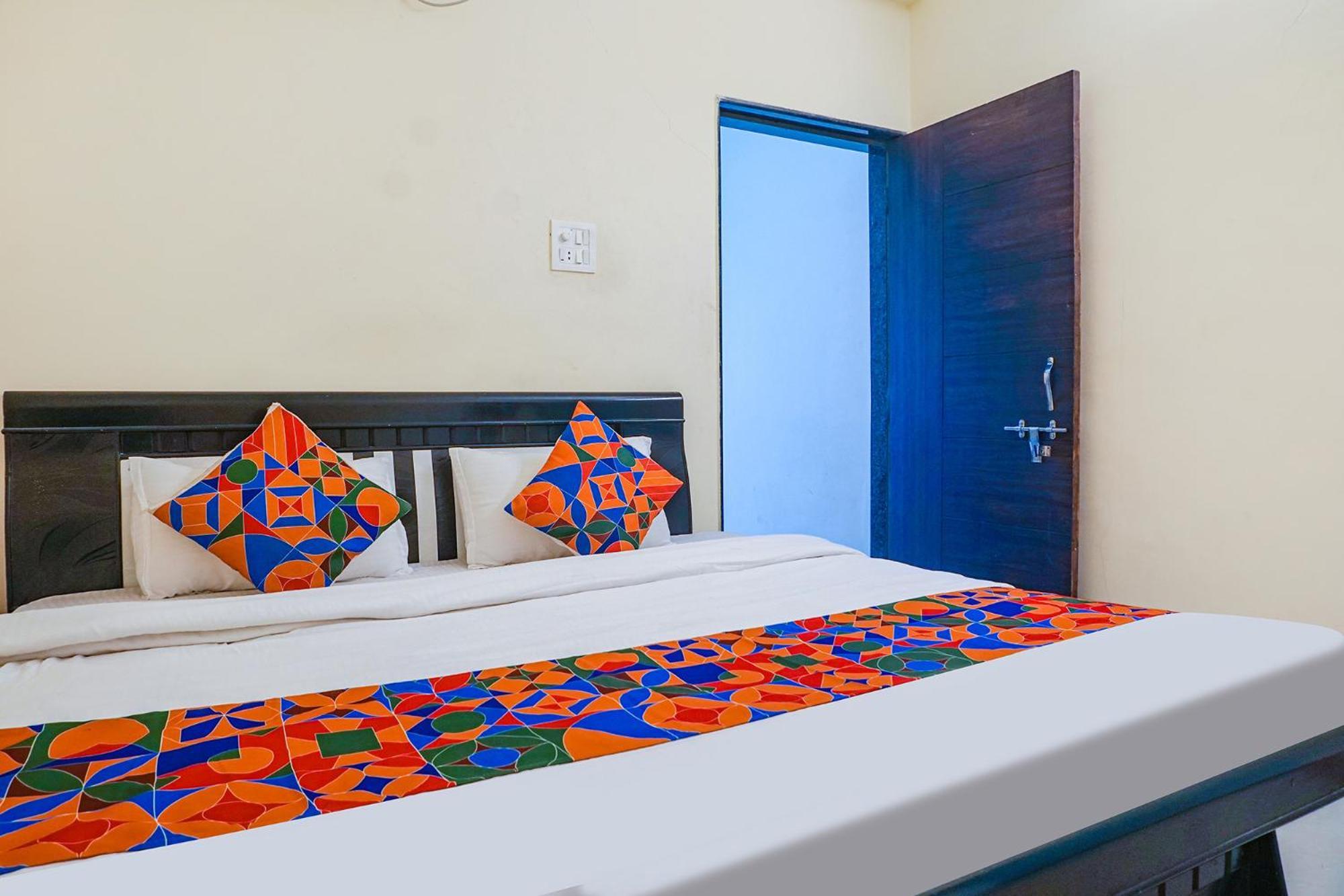 Talegaon Dabhade Fabexpress Vaishnav Inn מראה חיצוני תמונה