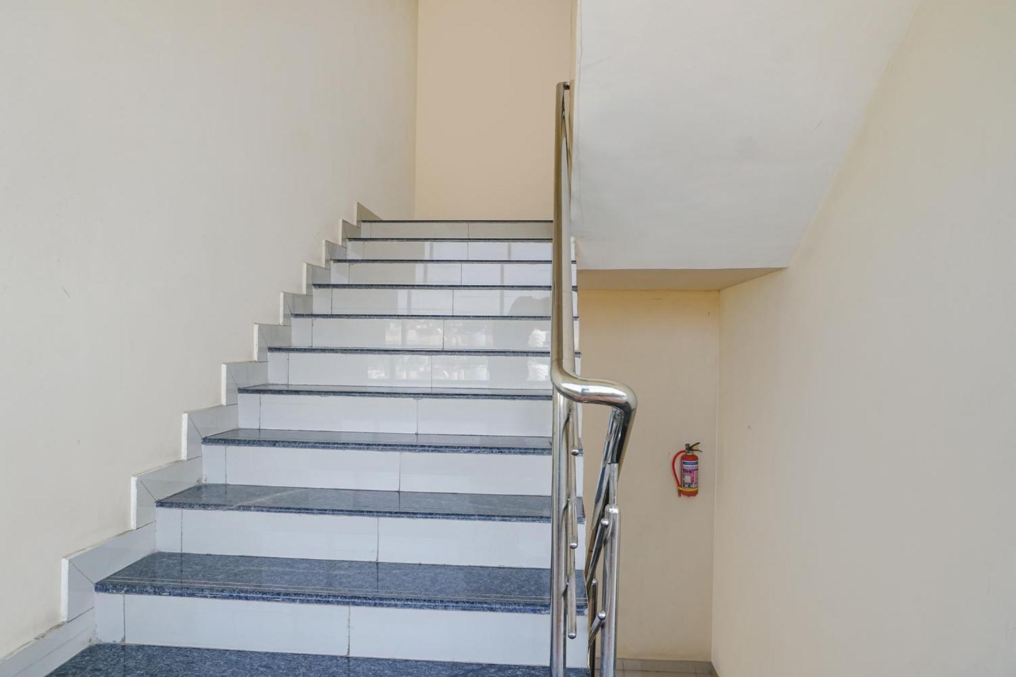 Talegaon Dabhade Fabexpress Vaishnav Inn מראה חיצוני תמונה
