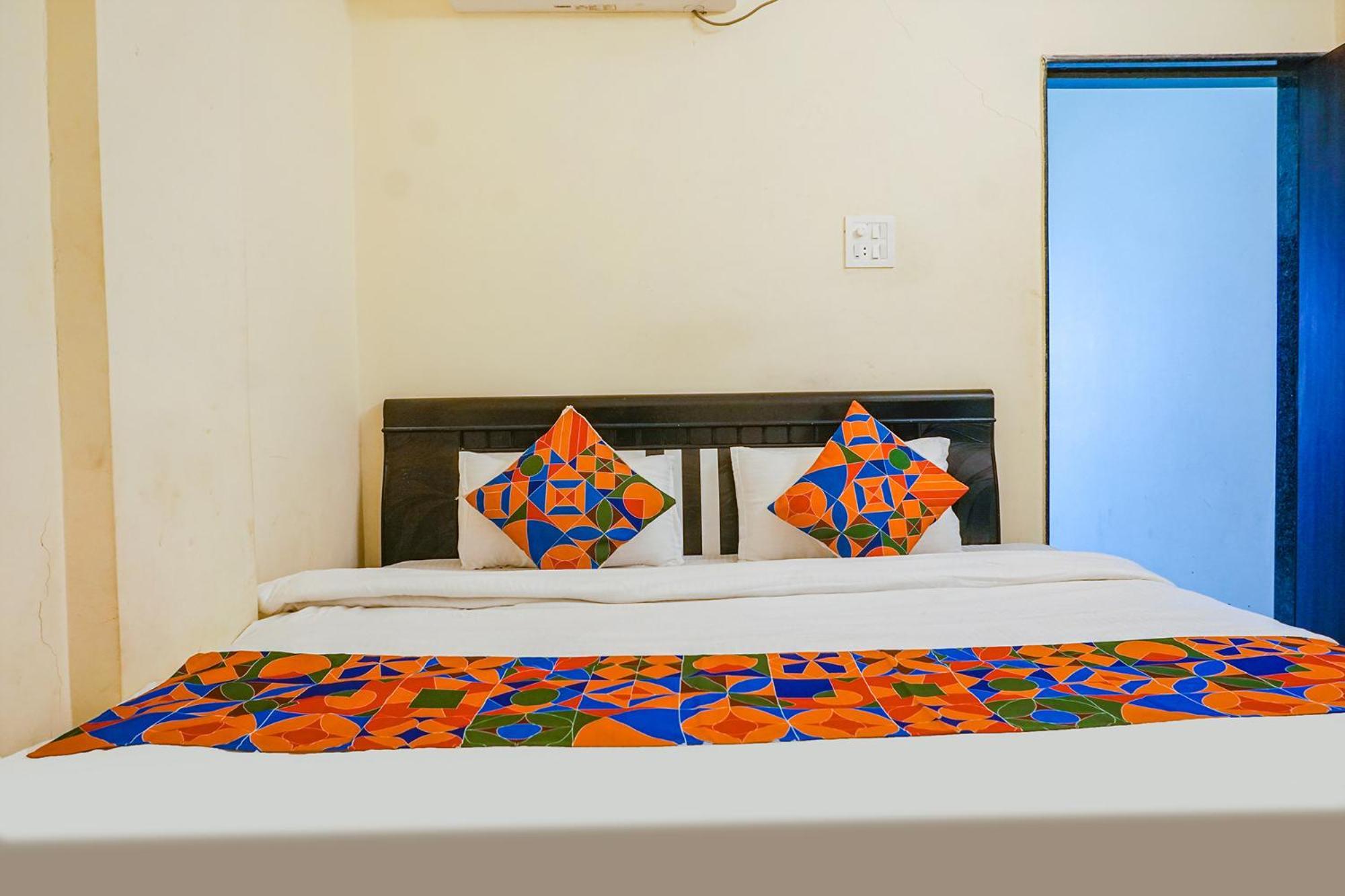 Talegaon Dabhade Fabexpress Vaishnav Inn מראה חיצוני תמונה